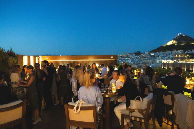 Πέμπτη 21/8, ώρα 21:00