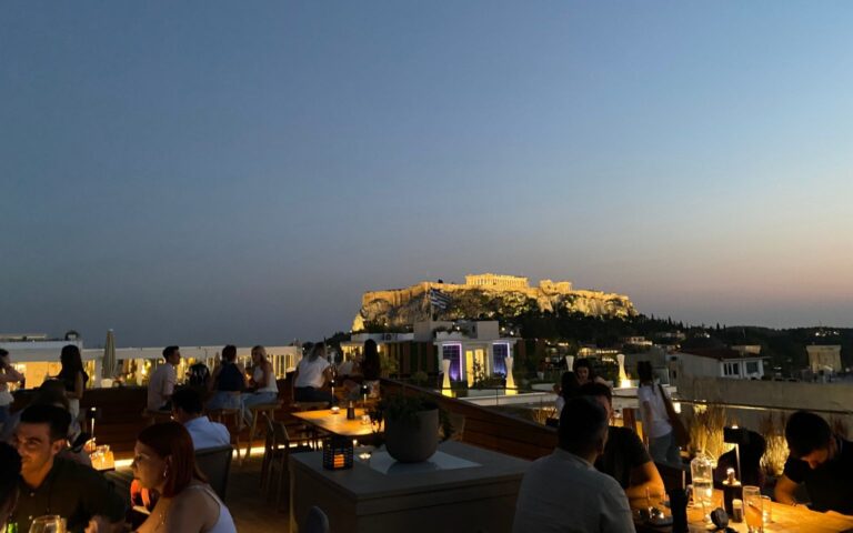 Πέμπτη 16/7ώρα 21:00Δώρος ΔημοσθένουςLive